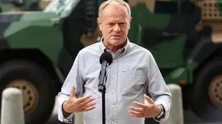 "Z podniesioną głową, nie na kolanach". Co Tusk poradził Nawrockiemu