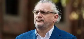 Afera wokół zabiegu syna polityka KO. Senator zapowiada drogę prawną