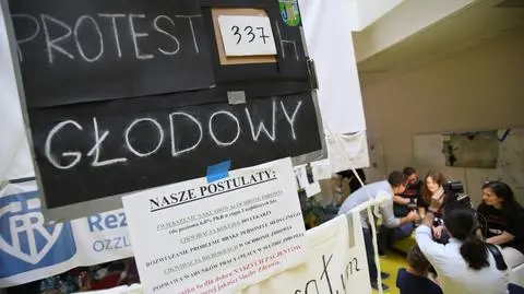 Do głodujących lekarzy dołączają inne zawody medyczne