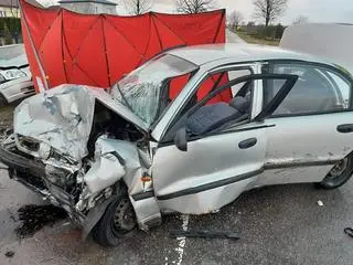 W wypadku zginął kierowca, pasażerka w ciężkim stanie trafiła do szpitala