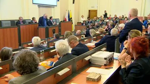 Porażka PiS na Dolnym Śląsku. Zarząd województwa bez wotum zaufania i absolutorium za 2022 rok (18.05.2023)