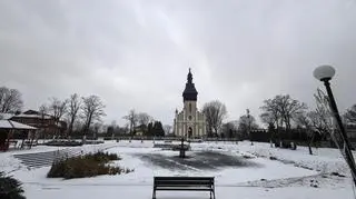Kościół w Dąbrowicach bez krzyża