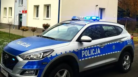 Był pijany. Podjechał autem przed komisariat. "Chwiejnym krokiem zaczął zmierzać w stronę budynku"