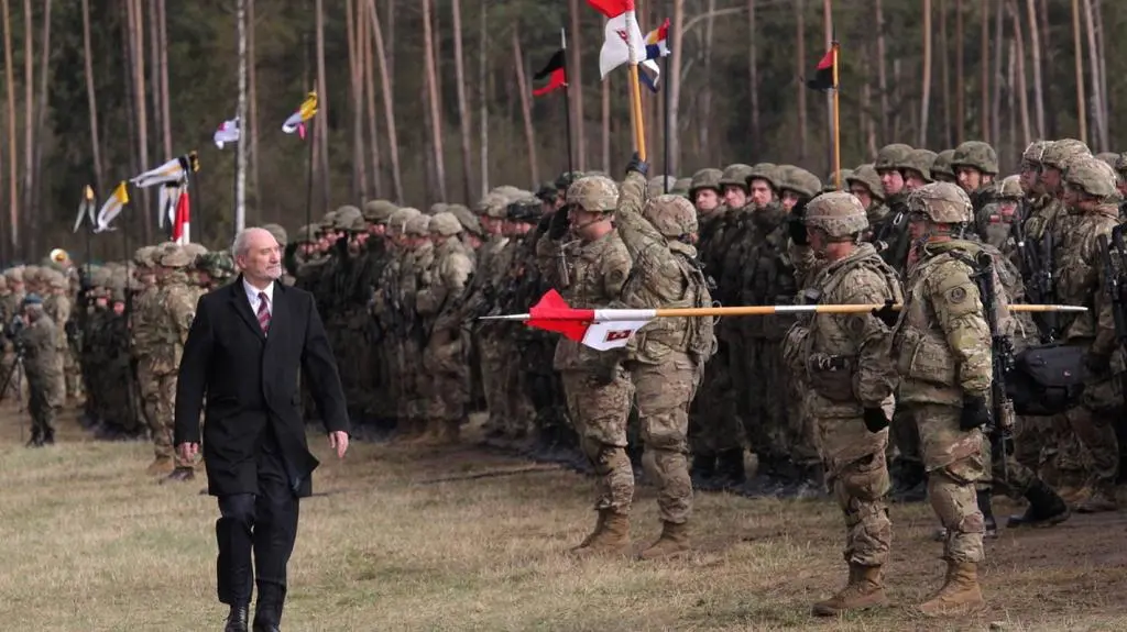 Macierewicz do żołnierzy: jesteście przygotowani zdeterminowani i gotowi