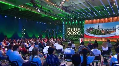 Macierewicz i Kaczyński niewidoczni. "Wyjdą z szafy, jak kampania się skończy"