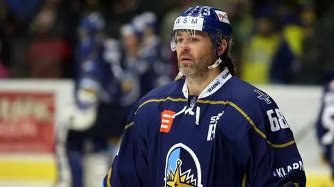 50-letni gwiazdor poprawił strzelecki rekord. "Wyprzedał bilety w naszej hali"