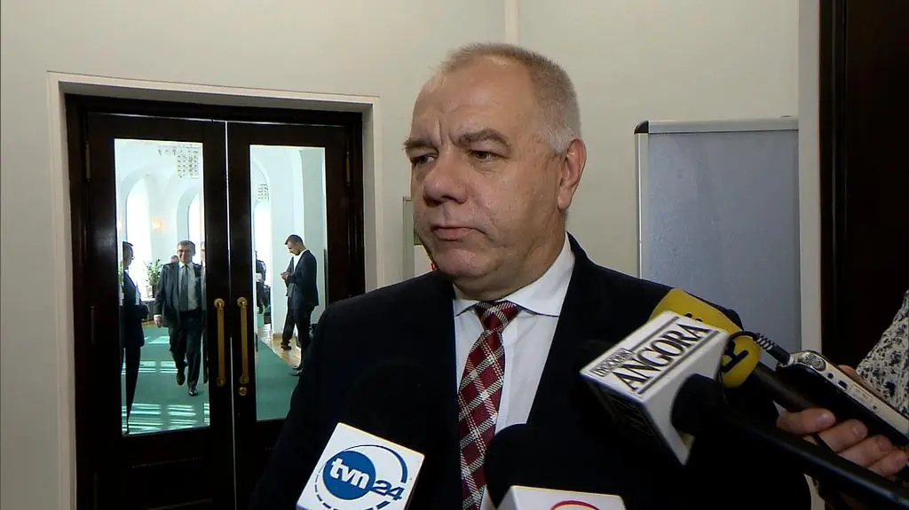 Jak wymienię 30 znanych osób w kraju i powiem że właśnie przylecieli z Marsa to też będziemy powoływać komisję śledczą?