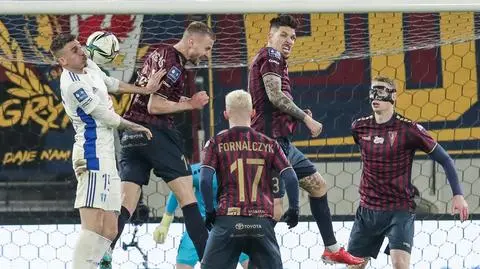 Lider ekstraklasy zgubił punkty w Szczecinie. Szansa dla Rakowa i Lecha