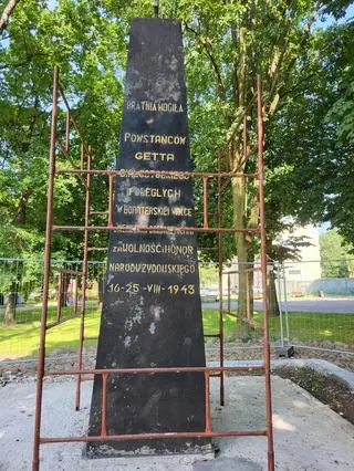 Odnawiają też pomnik 