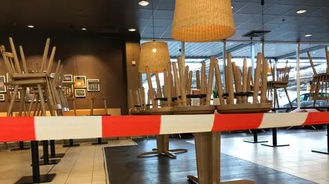 galeria handlowa restauracja shutterstock_1677081535