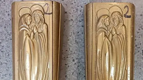 Skradziono 150 mosiężnych wazonów