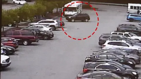 Potrącił samochodem sześć osób i uciekł. Pokazano nagranie, rodzina tłumaczy kierowcę