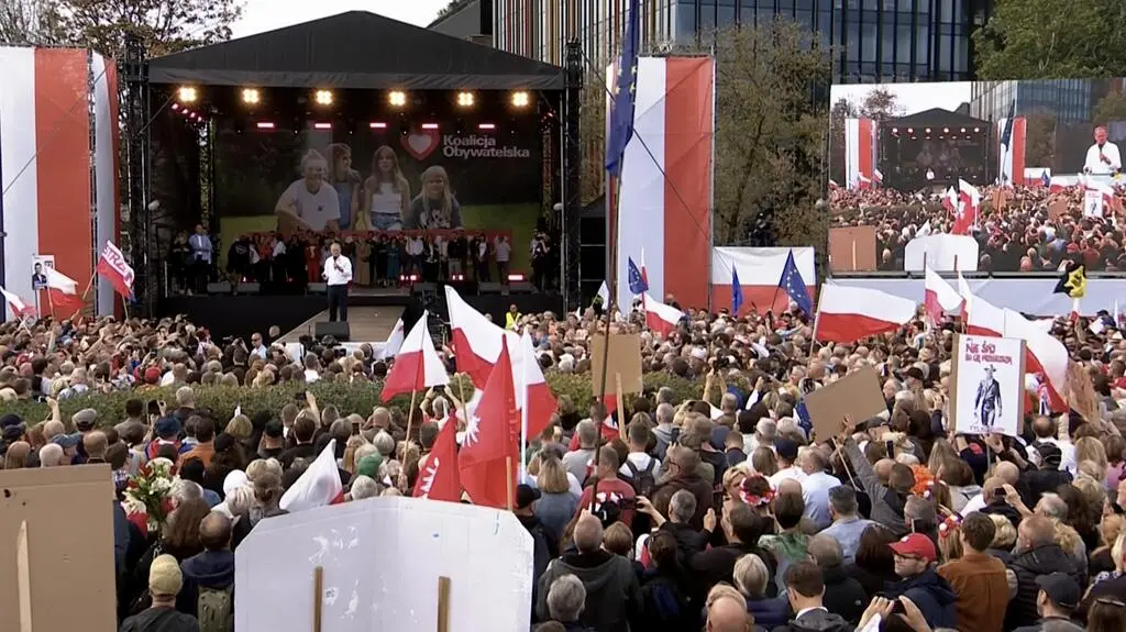 Aktualnie czytasz: Hymn na Marszu Miliona Serc. Tusk: usłyszała go naprawdę cała Warszawa i cała Polska