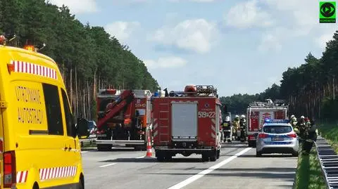 Trzy osoby ranne po zderzeniu ciężarówki z samochodem osobowym na autostradzie A2