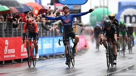 Etap w cieniu kraks. Triumf Grovesa, pech Evenepoela