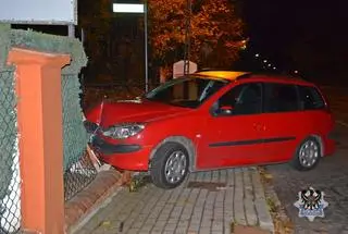 Pijany kierowca wjechał w ogrodzenie