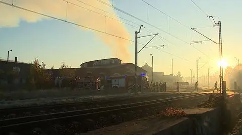 Pożar nieczynnej lokomotywowni. Wstrzymano ruch pociągów 