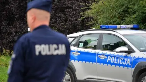 Samochód w rowie, kluczyki w stacyjce, 82-letni kierowca uciekł