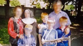 Małe dzieci były przyprowadzane do pokoju, w którym mieszkał Zdzisław S.