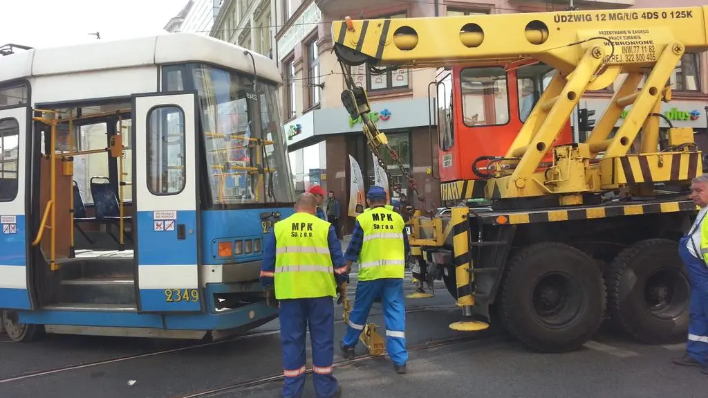 Na miejsce przyjechał specjalistyczny dźwig