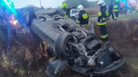 Jechał za szybko i dachował. Mandatu nie przyjął