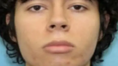 W dniu 18. urodzin kupił dwa karabiny szturmowe. Co wiemy o sprawcy strzelaniny w Uvalde?