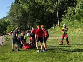 78-latka przeżyła w Alpach upadek ze 150 metrów