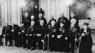 Prezydent RP Ignacy Mościcki w otoczeniu weteranów powstania 1863 roku