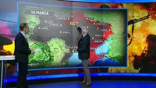 Generał Waldemar Skrzypczak analizuje mapę rosyjskiej inwazji