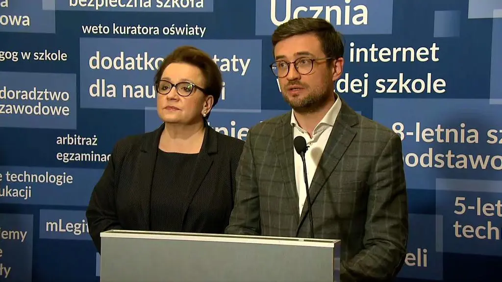 Marcin Smolik: dzisiejszy egzamin gimnazjalny przebiegał w 7363 szkołach