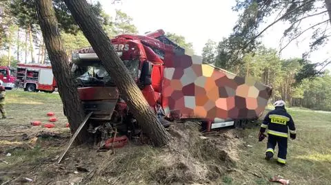 Trzy osoby zginęły na miejscu, czwarta zmarła w szpitalu. Dwoje dzieci wśród ofiar tragicznego wypadku