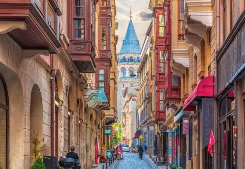 Zmarli po pobycie w hotelu. Co rozpylono w budynku?