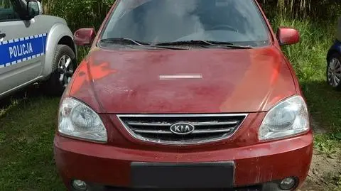 Najpierw pomógł w naprawie, później dla "odstresowania się" postanowił się przejechać. Auto uszkodził