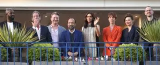 Jury konkursu głównego 75. edycji festiwalu w Cannes. Przewodniczący Vincent Lindon, drugi od lewej