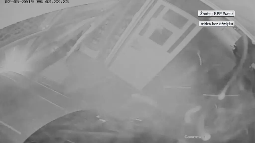Wjechała w sklep wzięła butelkę wódki i odjechała