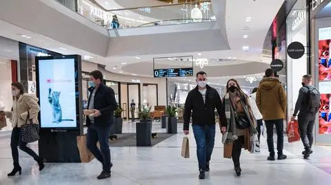 Fala mandatów za brak maseczek. "Zdarza się, że policja korzysta z naszego systemu monitoringu"