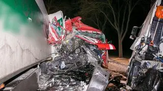Na tył jadącej wolno cysterny najechała ciężarowa scania