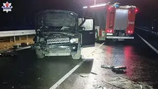 26-letni kierowca auta został przewieziony do szpitala. Nie odniósł poważniejszych obrażeń