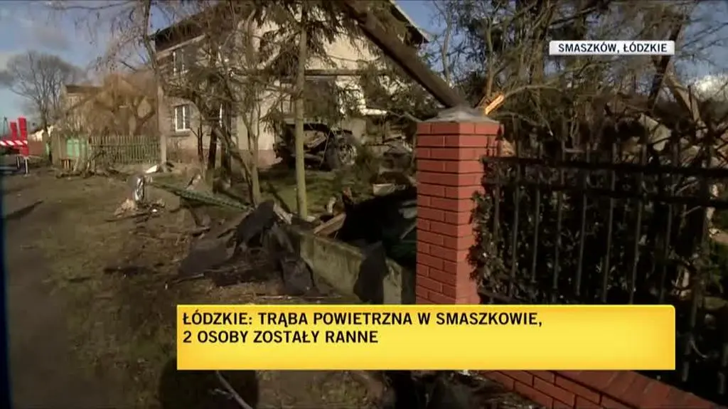 Straż: zniszczonych jest około czterdziestu dachów
