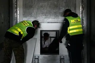 Migranci przewożeni byli w specjalnej skrytce 