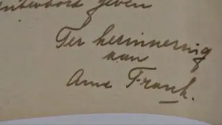Podpis Anne Frank na notatce sprzedanej w Haarlem