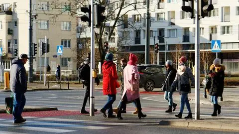 Warszawa ludzie ulica