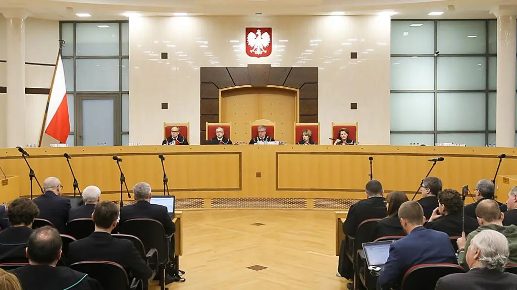 TK o rozpoczęciu kadencji sędziego od zaprzysiężenia przez prezydenta