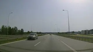 Niebezpiecznie na drodze ekspresowej S8 pod Piotrkowem Trybunalskim. Kierowca jechał pod prąd
