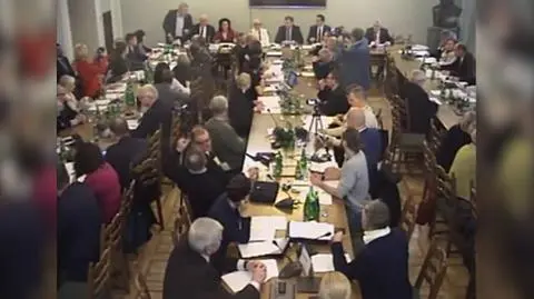 Uczestnicy sejmowej komisji rolnictwa śpiewają Boże coś Polskę