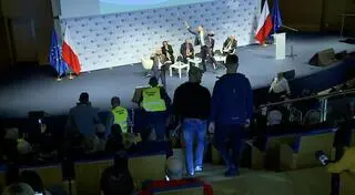 W stronę wicepremiera Kowalczyka poleciały jajka