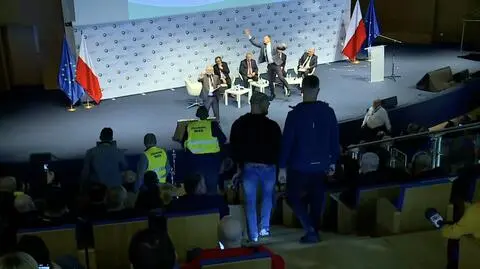 W stronę ministra Kowalczyka poleciały jajka