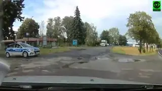 Żona w zagrożonej ciąży, kierowca prosi policję o eskortę. "Jasne, jedziecie państwo za nami"