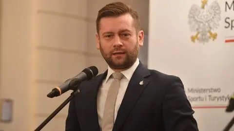 Miliony dla organizacji kierowanej przez partyjnego kolegę. Minister zabiera głos