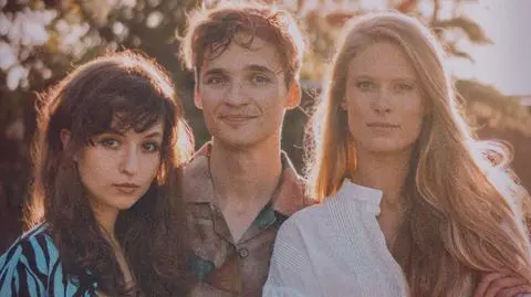 Julia Pietrucha i Kwiat Jabłoni